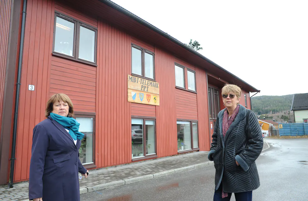 KONTAKTA FYLKESPOLITIKARANE: Nome-ordførar Bjørg Tveito Lundefaret (f.v.) og Mette Haugholt, gruppeleiar for Ap i Midt-Telemark, kontakta sine fylkespolitikarar da saka om ny organisering av PPT skulle opp.